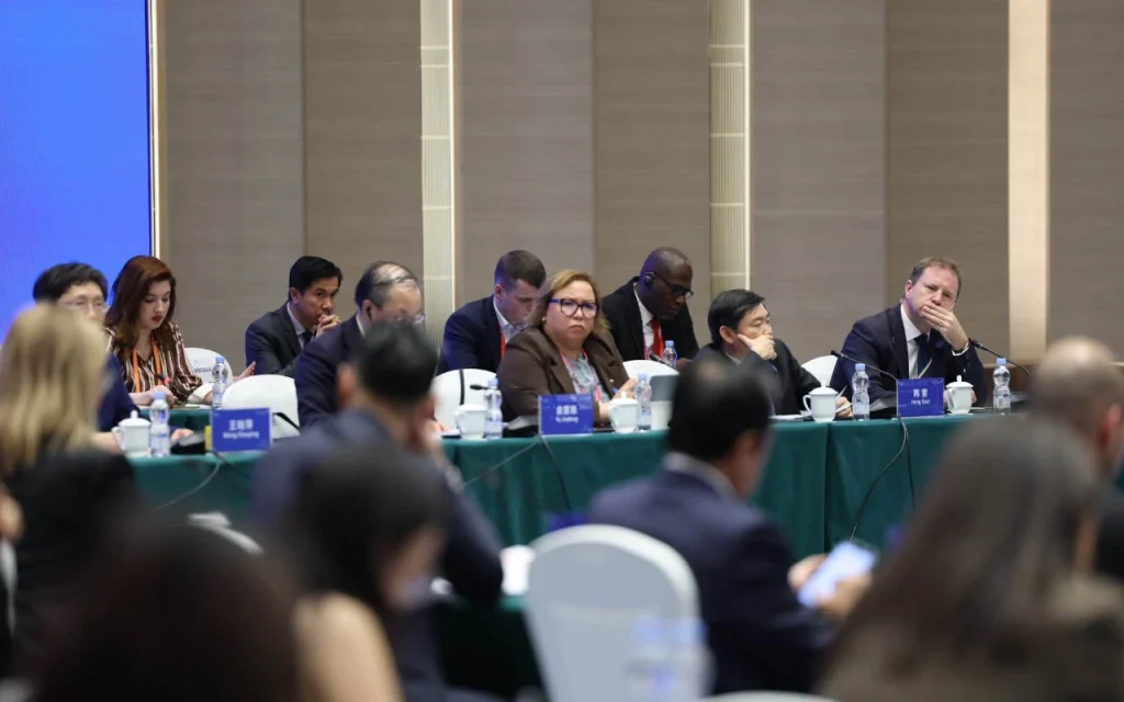 Arhab à Shanghai : Renforcer la coopération bilatérale