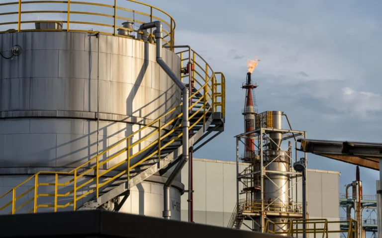 Du crépuscule de la dépendance à l'aube du raffinage : L’Afrique du pétrole se réveille