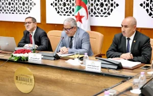 Le Général-Major Abdelhafid Bakhouche, Directeur général des douanes, lors de son audition par la commission des finances de l'APN