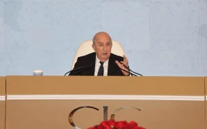 Le président Abdelmadjid Tebboune s'adressant aux opérateurs économiques lors du forum national au CIC d'Alger